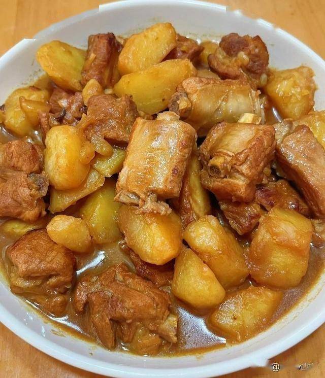 人家8菜1汤新年大发菜肴丰富不浪费冰球突破2026年夜饭菜单3-4口(图3)